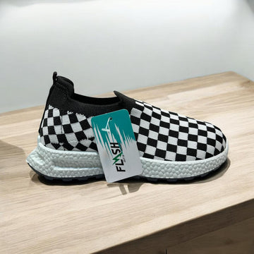 BABY SKECHER BLACK AND WHITE (DOTED)