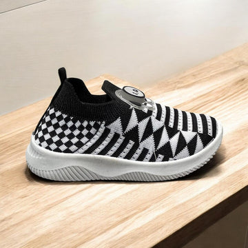 BABY LIGHTING SKECHER BLACK AND WHITE