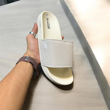SKECHERS OFF WHITE COMFORT SOFT SLIPPER