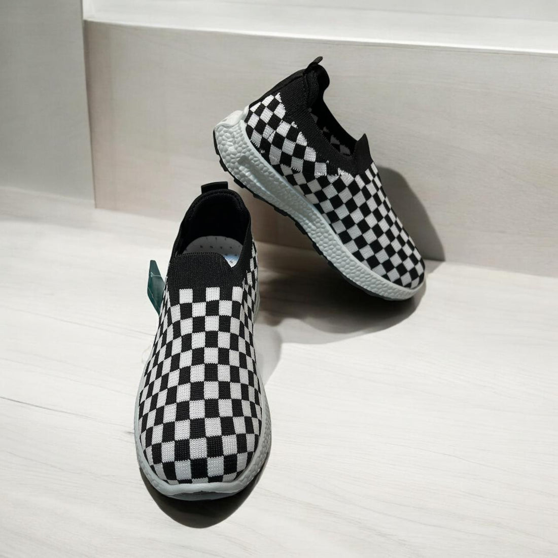BABY SKECHER BLACK AND WHITE (DOTED)