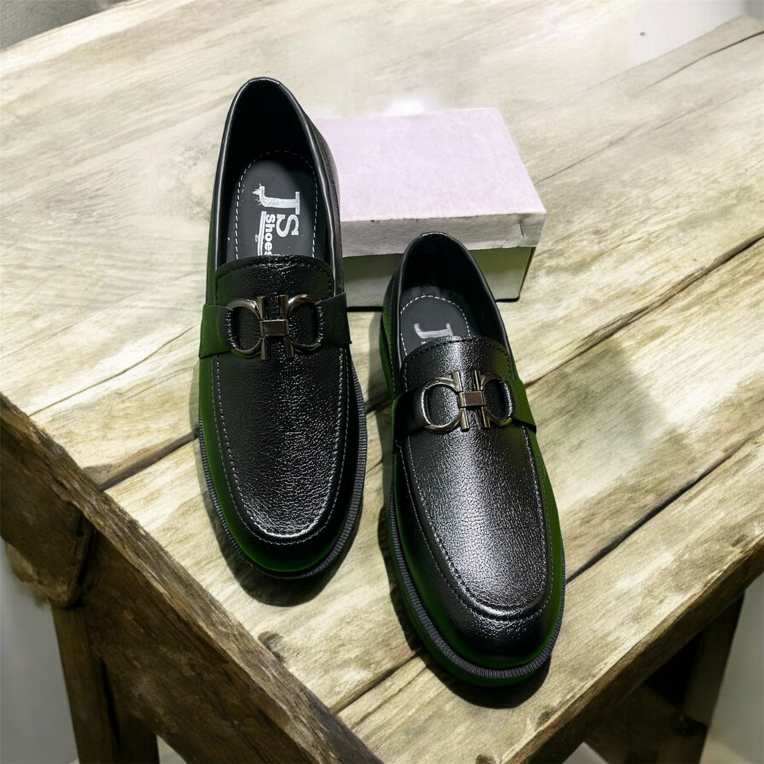 LATEST GUCCI SHINNY LOAFFERS (BLACK)