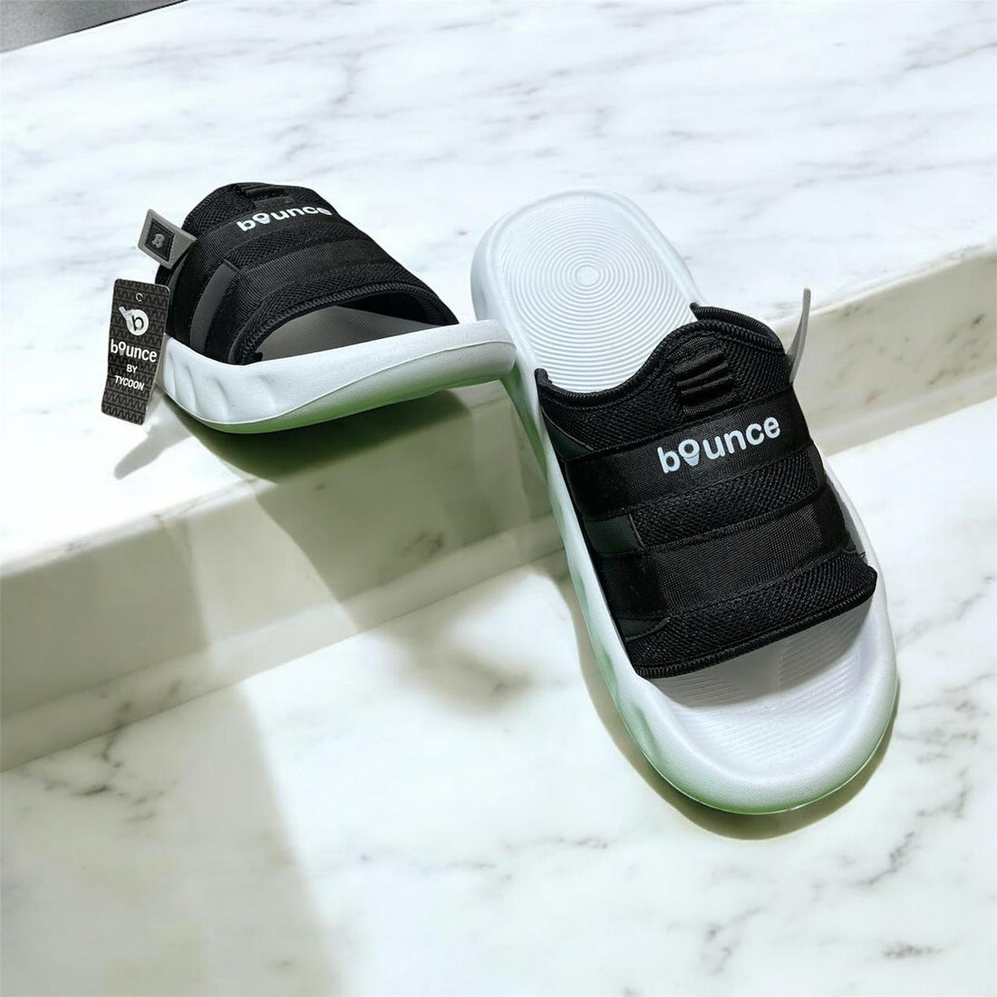 BOUNCE BLACK AND WHITE SLIPPER