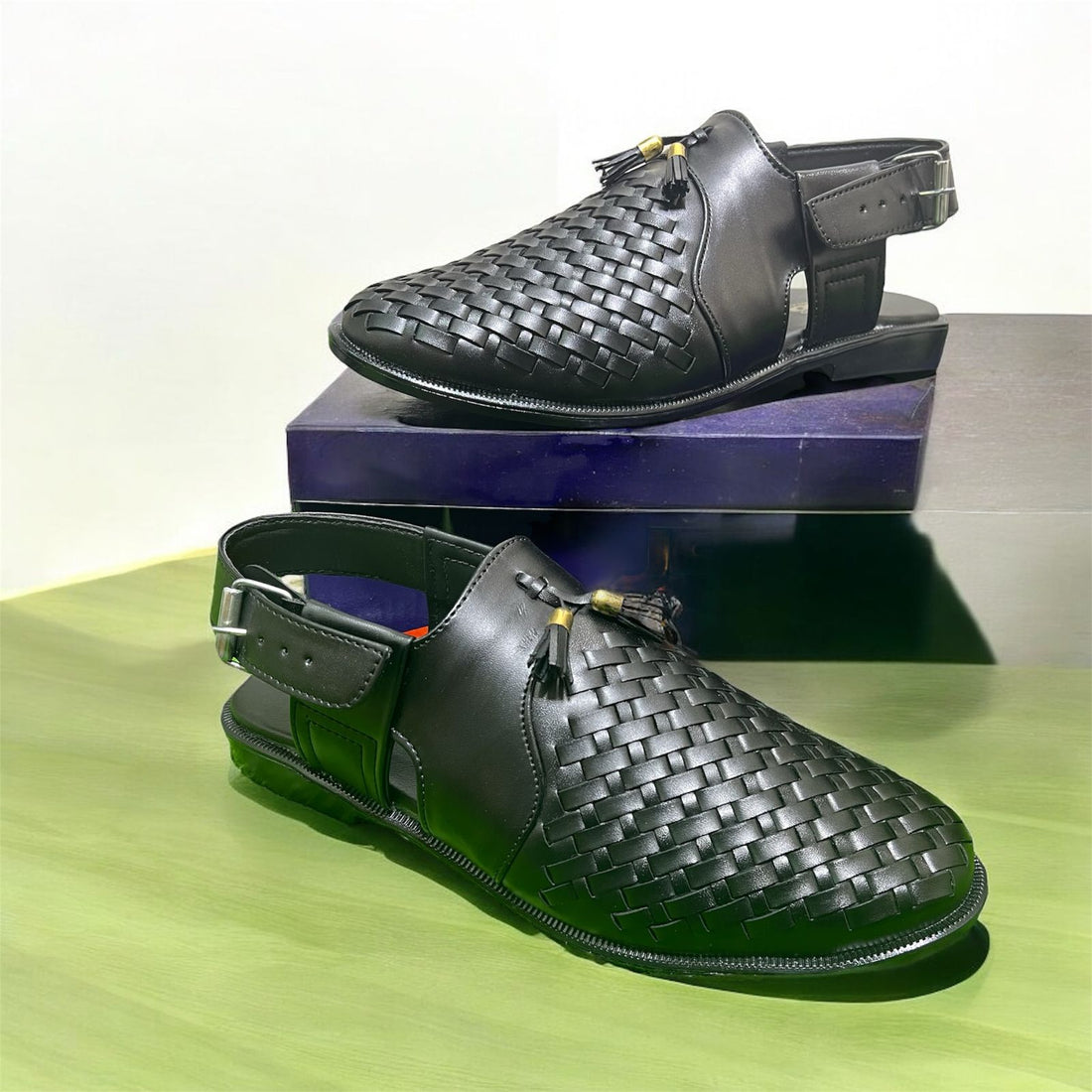CROCODILE FLOWER PESHAWARI CHAPPAL