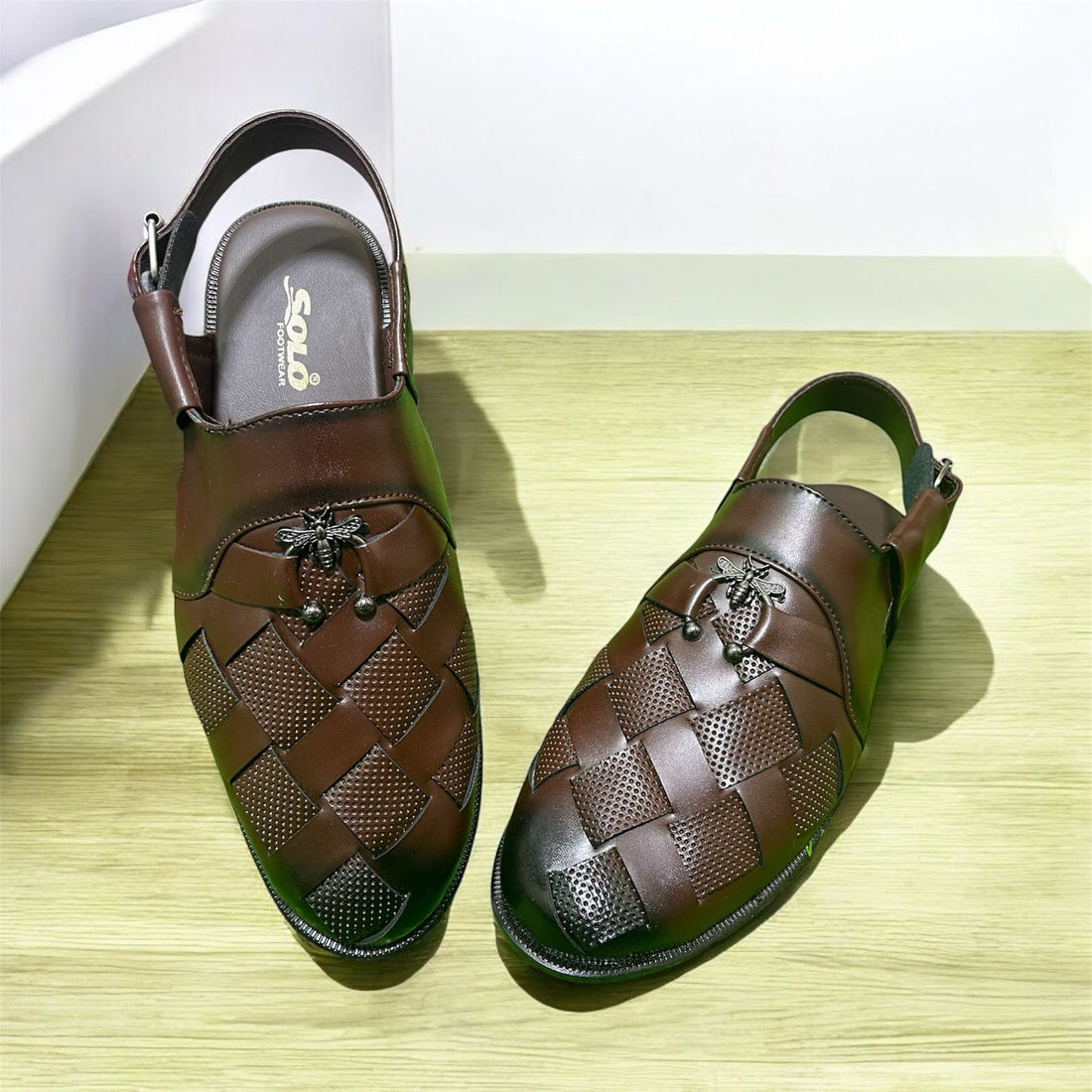 CROCODILE BUCKLE PESHAWARI CHAPPAL BROWN