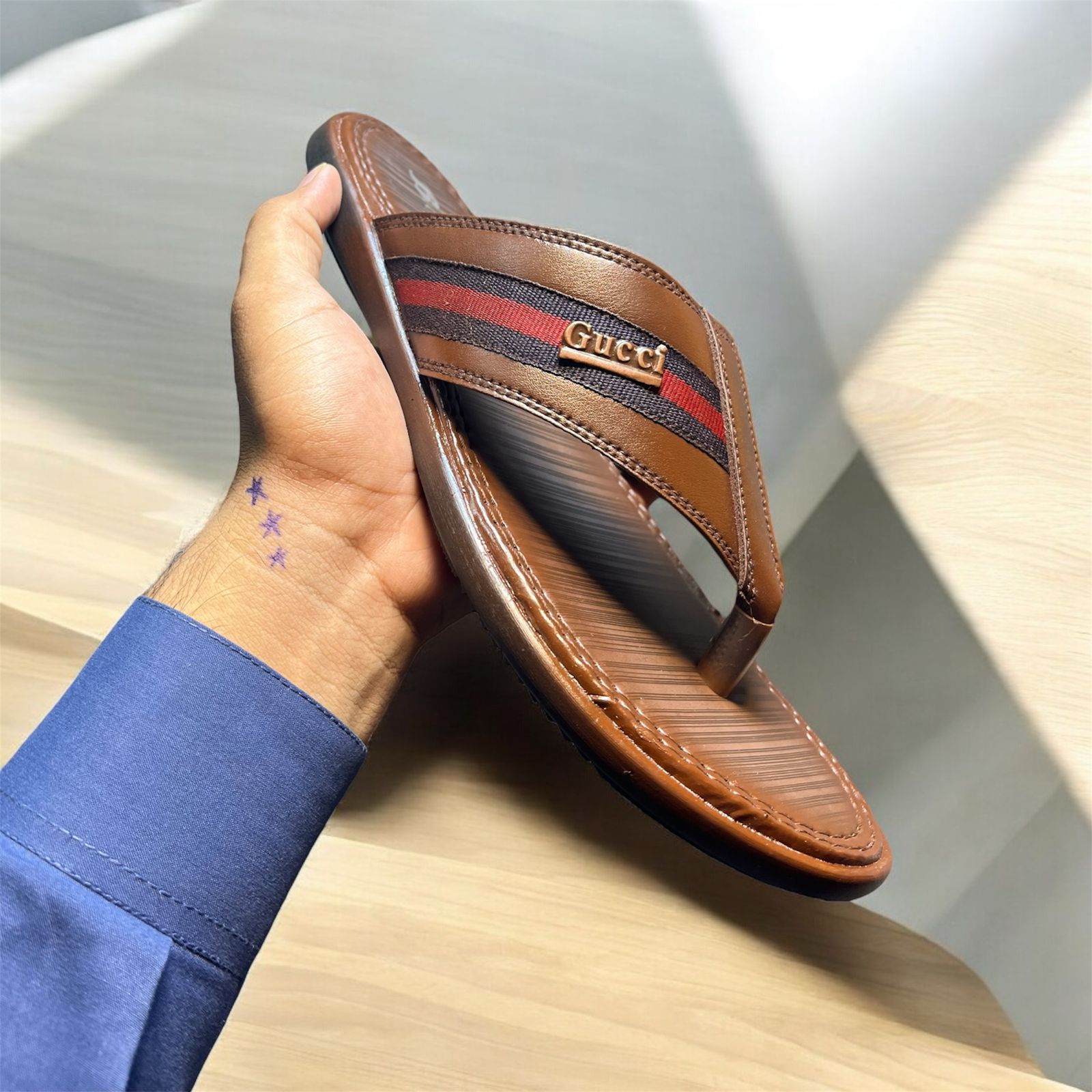 GUCCI  BLACK FLIP FLOP BROWN